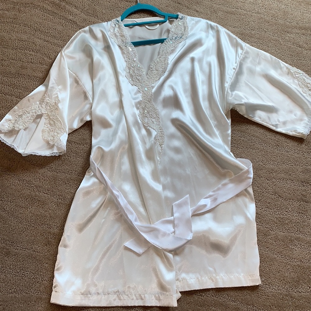 Victoria’s secret’s Satin Robe - Picture 10 of 14